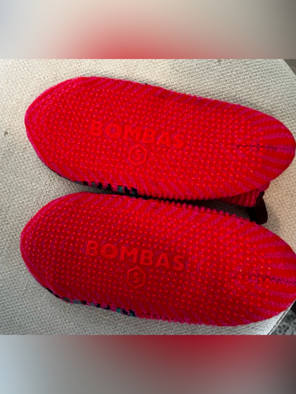 Bombas Gripper Slippers Bright Pink Size Small New Cozy - Picture 4 of 4